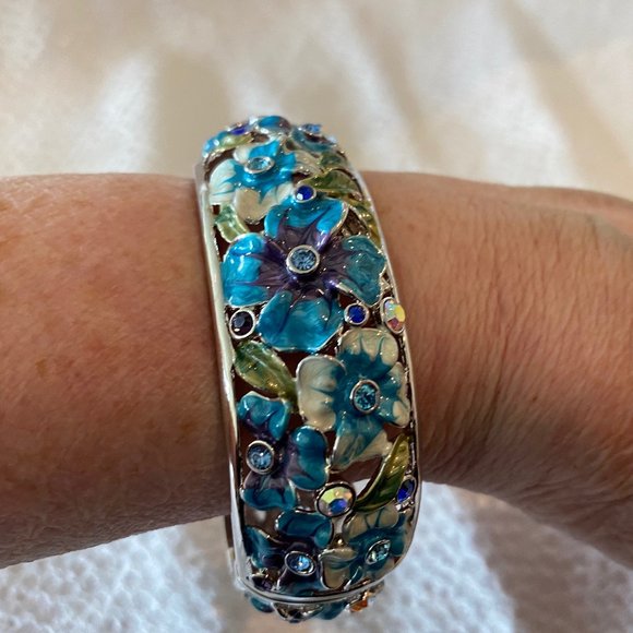 Joan Rivers Silver-tone Oval Hinged Enamel Cuff Bracelet - Picture 1 of 10